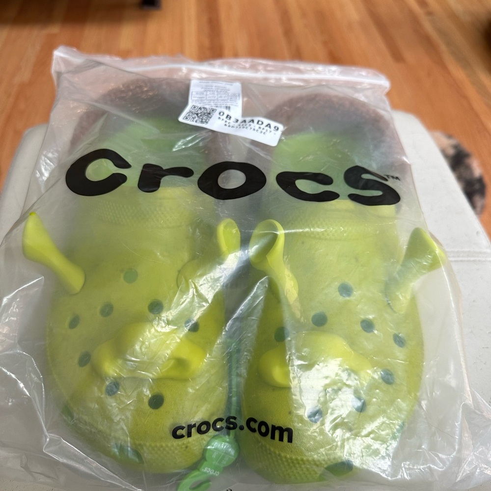 Crocs men’s Shrek Clogs